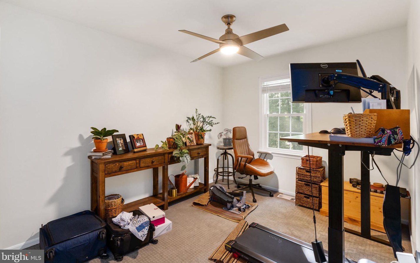 22303 Mayfield Sq, Dulles VA  20164-4972 exterior