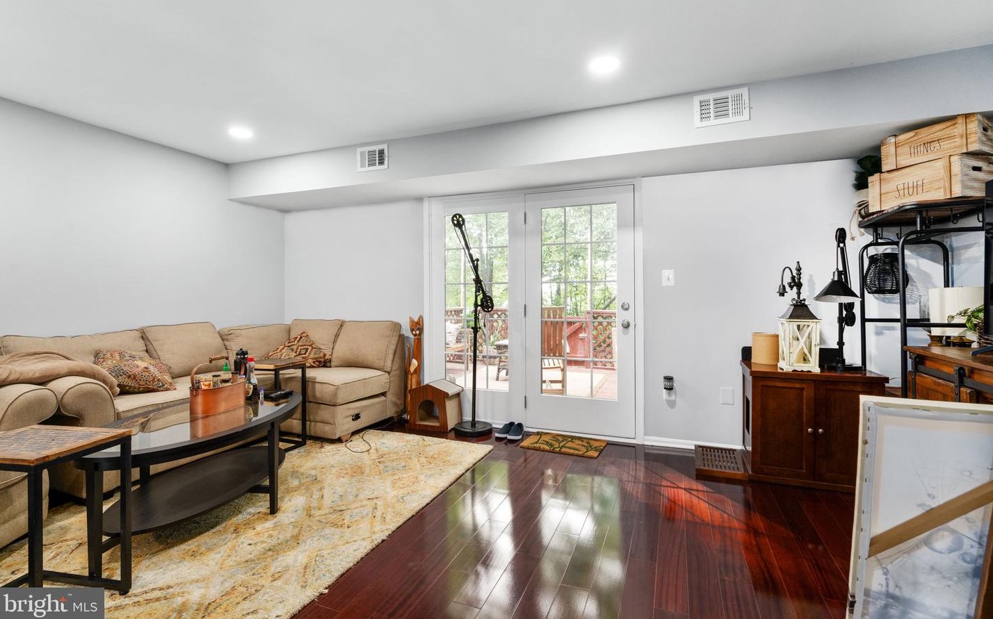22303 Mayfield Sq, Dulles VA  20164-4972 exterior