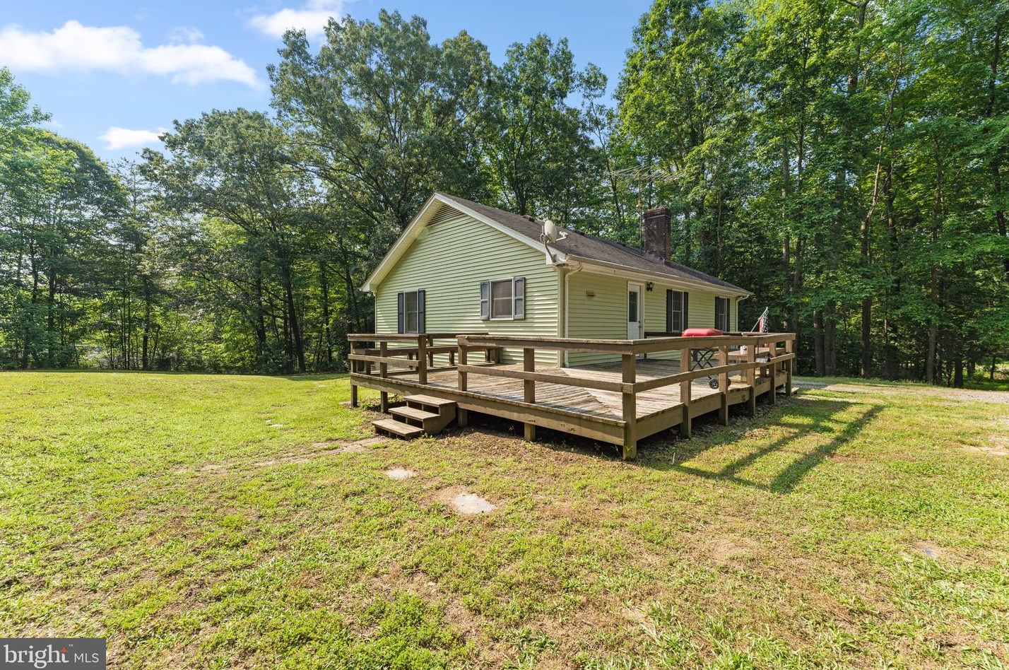381 Waverly Ave, Kilmarnock, VA 22482