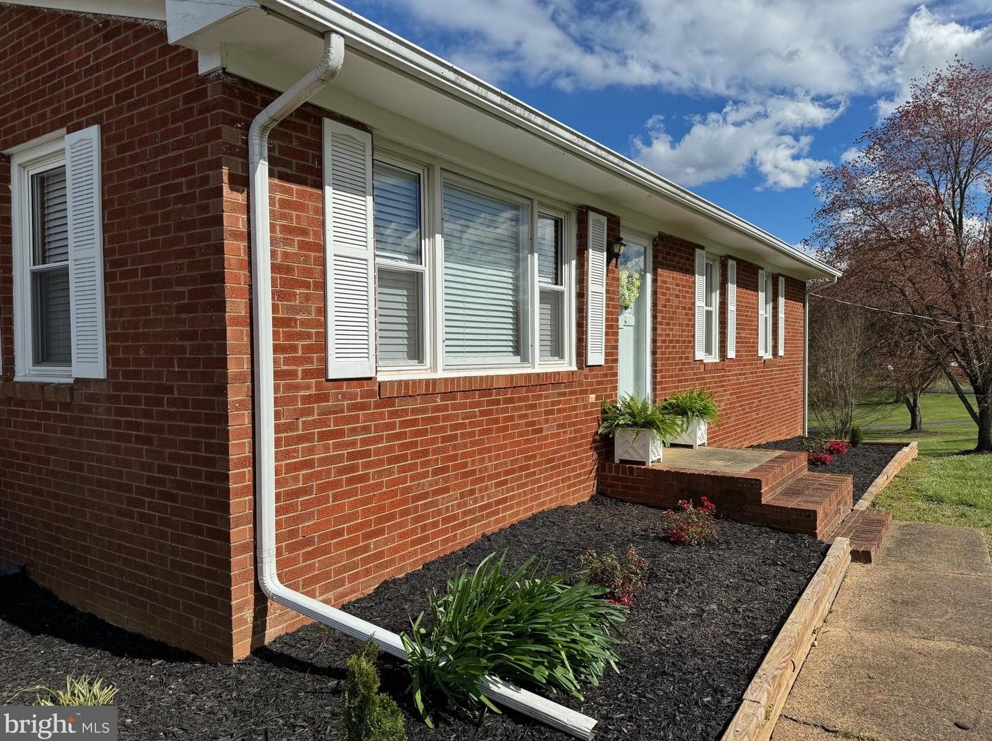 61 Bright Acres Ct, Brightwood VA  22715-1531 exterior