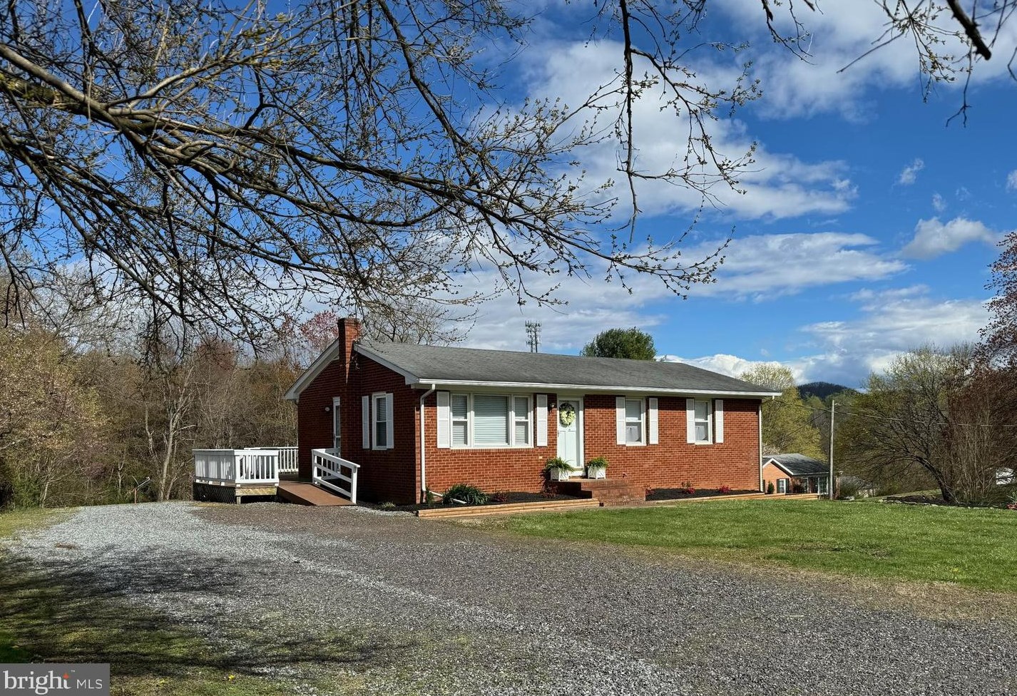 61 Bright Acres Ct, Brightwood VA  22715-1531 exterior