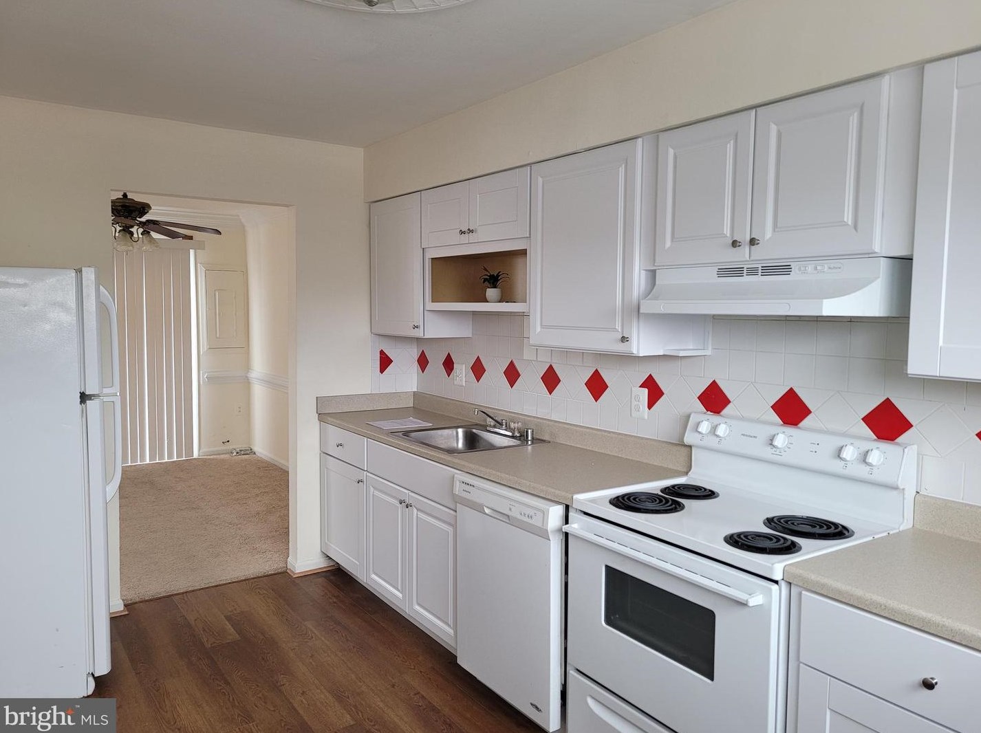 9002 Whispering Pine Ct, Manassas VA  20110-4893 exterior