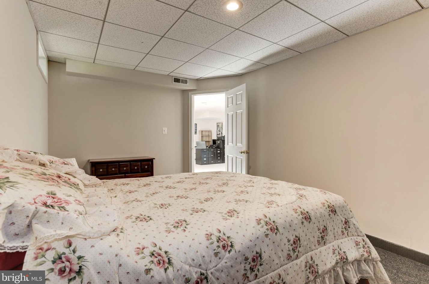 9434 Stilson Dr, Manassas VA  20110-8317 exterior