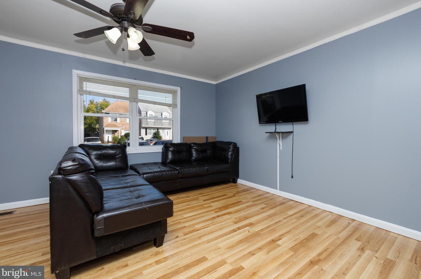 9019 Whispering Pine Ct, Manassas VA  20110-4886 exterior