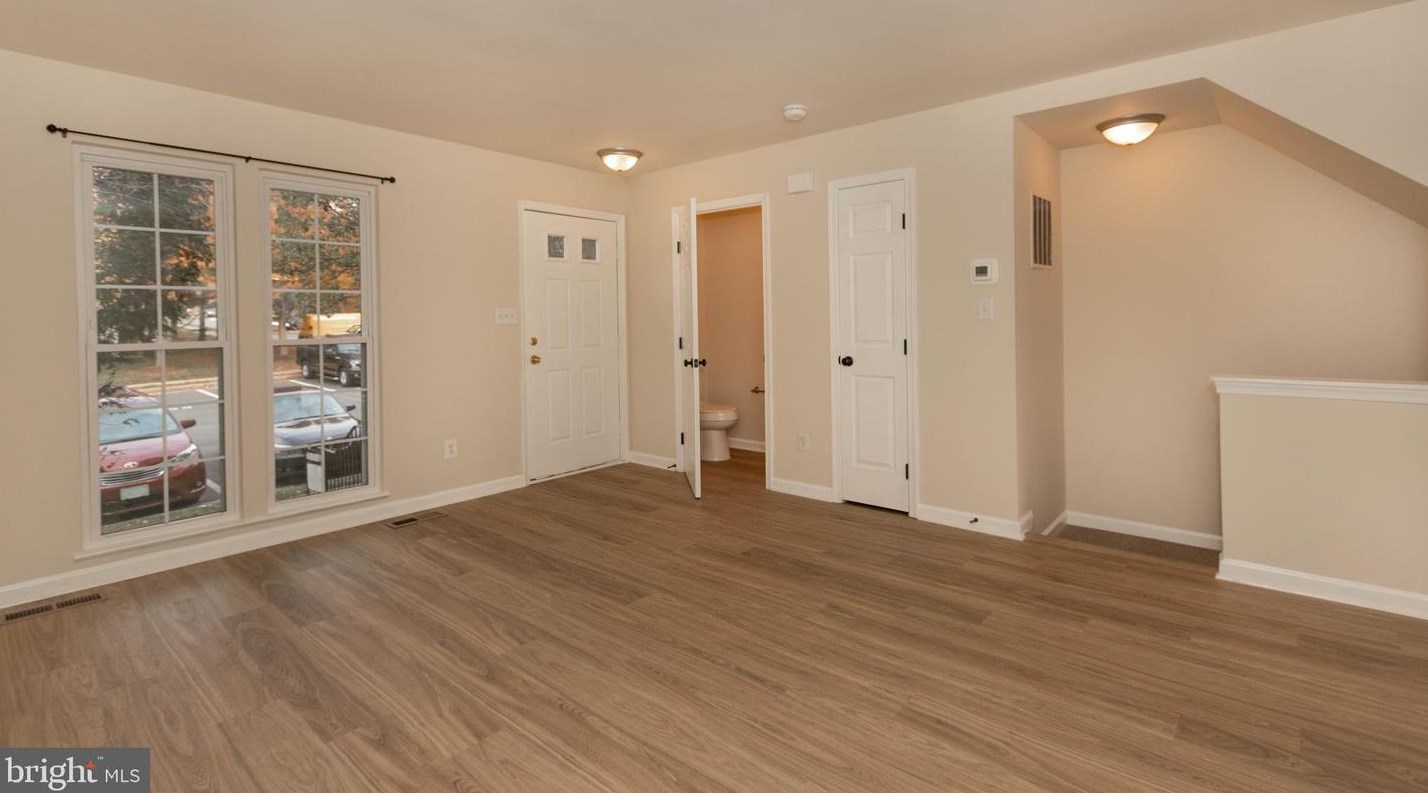 9026 Coriander Cir, Manassas VA  20110-5972 exterior