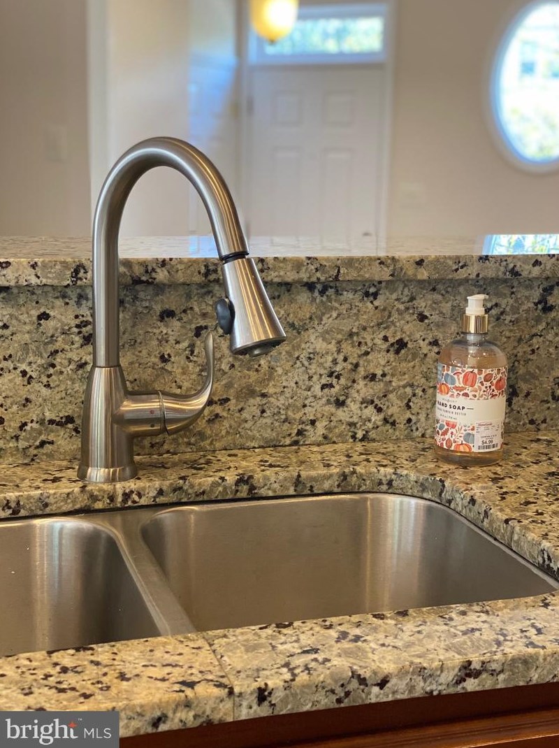 10330 Butternut Cir, Manassas VA 20110-7991 exterior