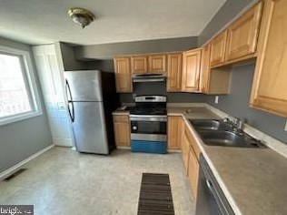 8381 Shady Grove Cir, Manassas VA  20110-4636 exterior
