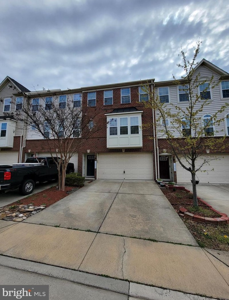 10247 Fountain Cir, Manassas VA  20110-2809 exterior