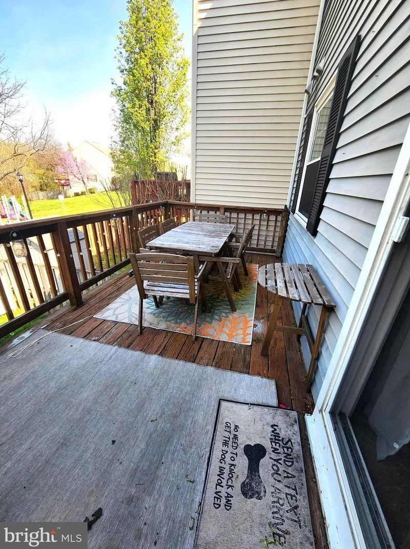 8561 Burlington Ct, Manassas VA  20110-6322 exterior