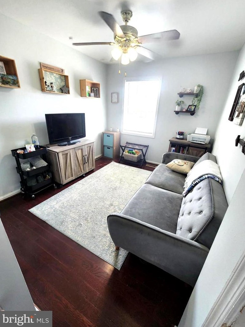 8561 Burlington Ct, Manassas VA  20110-6322 exterior