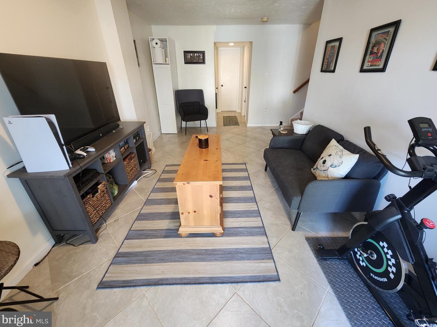 8561 Burlington Ct, Manassas VA  20110-6322 exterior