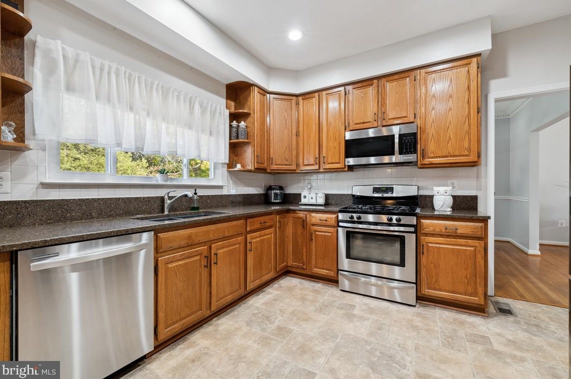 9847 Clark Pl, Manassas VA  20110-5764 exterior