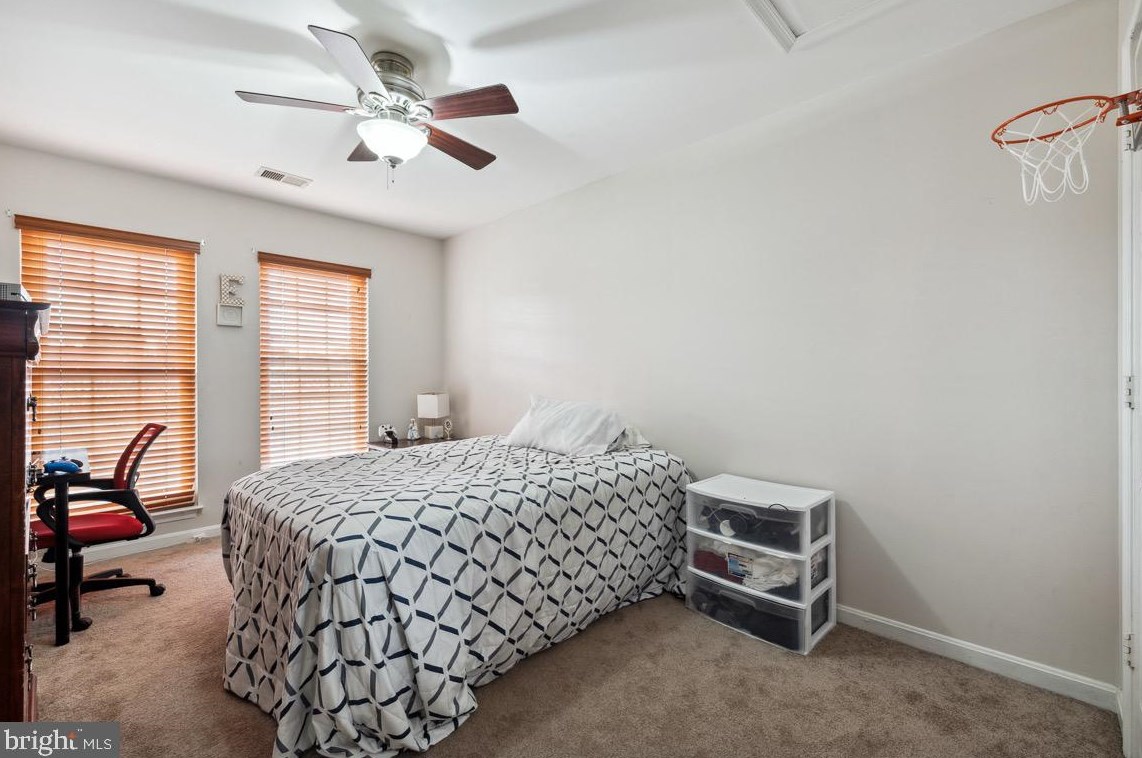 9847 Clark Pl, Manassas VA  20110-5764 exterior