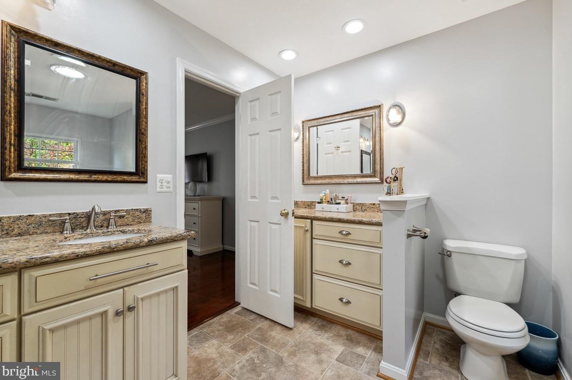 9847 Clark Pl, Manassas VA  20110-5764 exterior