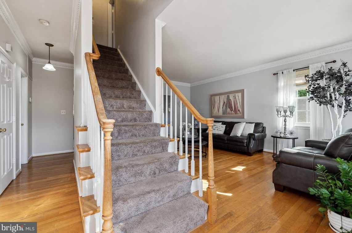 9847 Clark Pl, Manassas VA  20110-5764 exterior