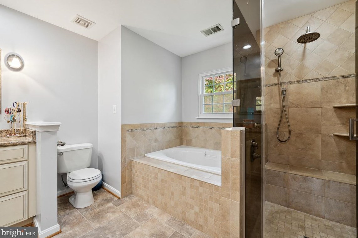 9847 Clark Pl, Manassas VA  20110-5764 exterior