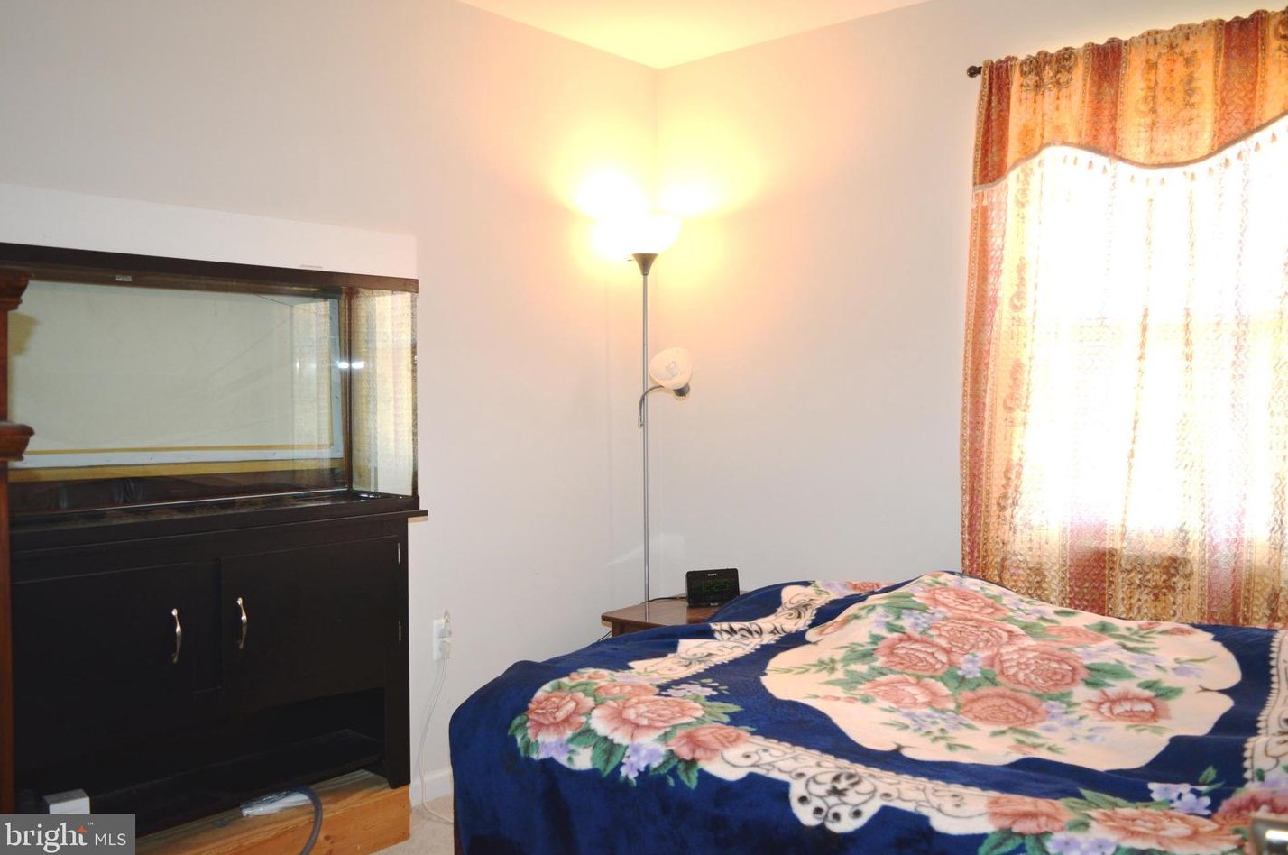 8910 Sweetbriar St, Manassas VA  20110-3818 exterior