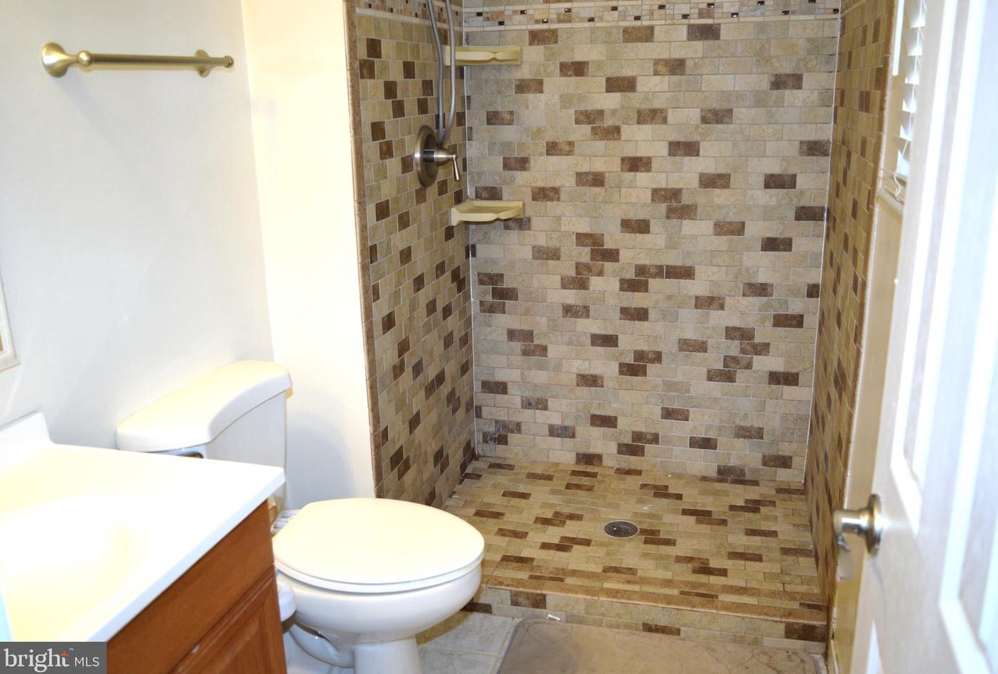 8910 Sweetbriar St, Manassas VA  20110-3818 exterior