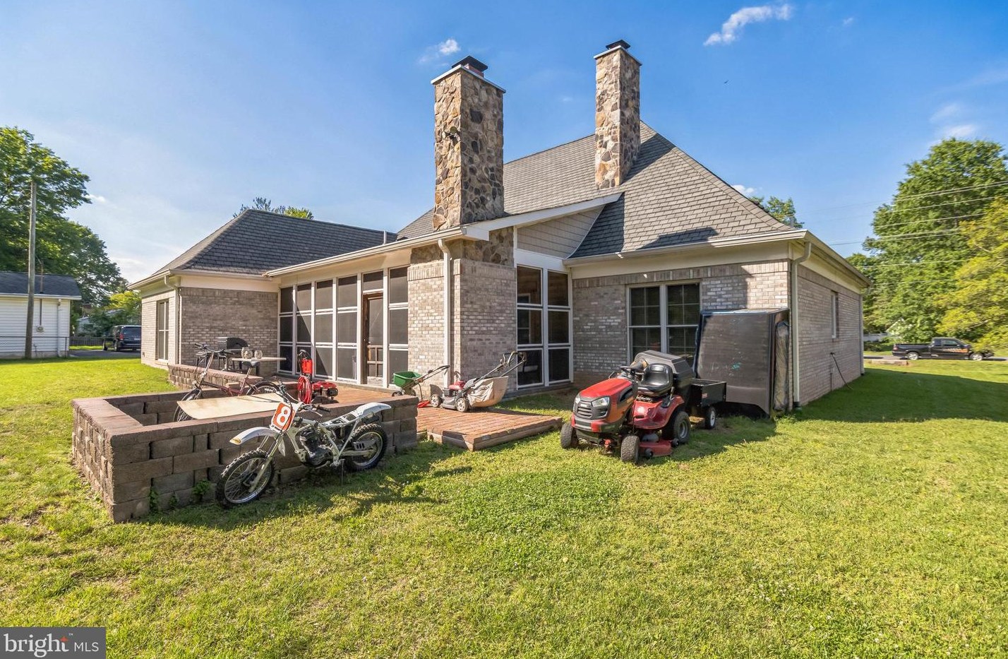 8928 Longstreet Dr, Manassas VA  20110-4903 exterior