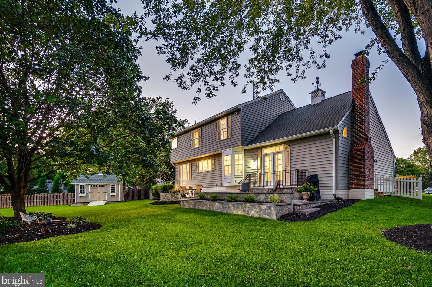 8627 Hollowbrook Way, Manassas VA  20110-7010 exterior