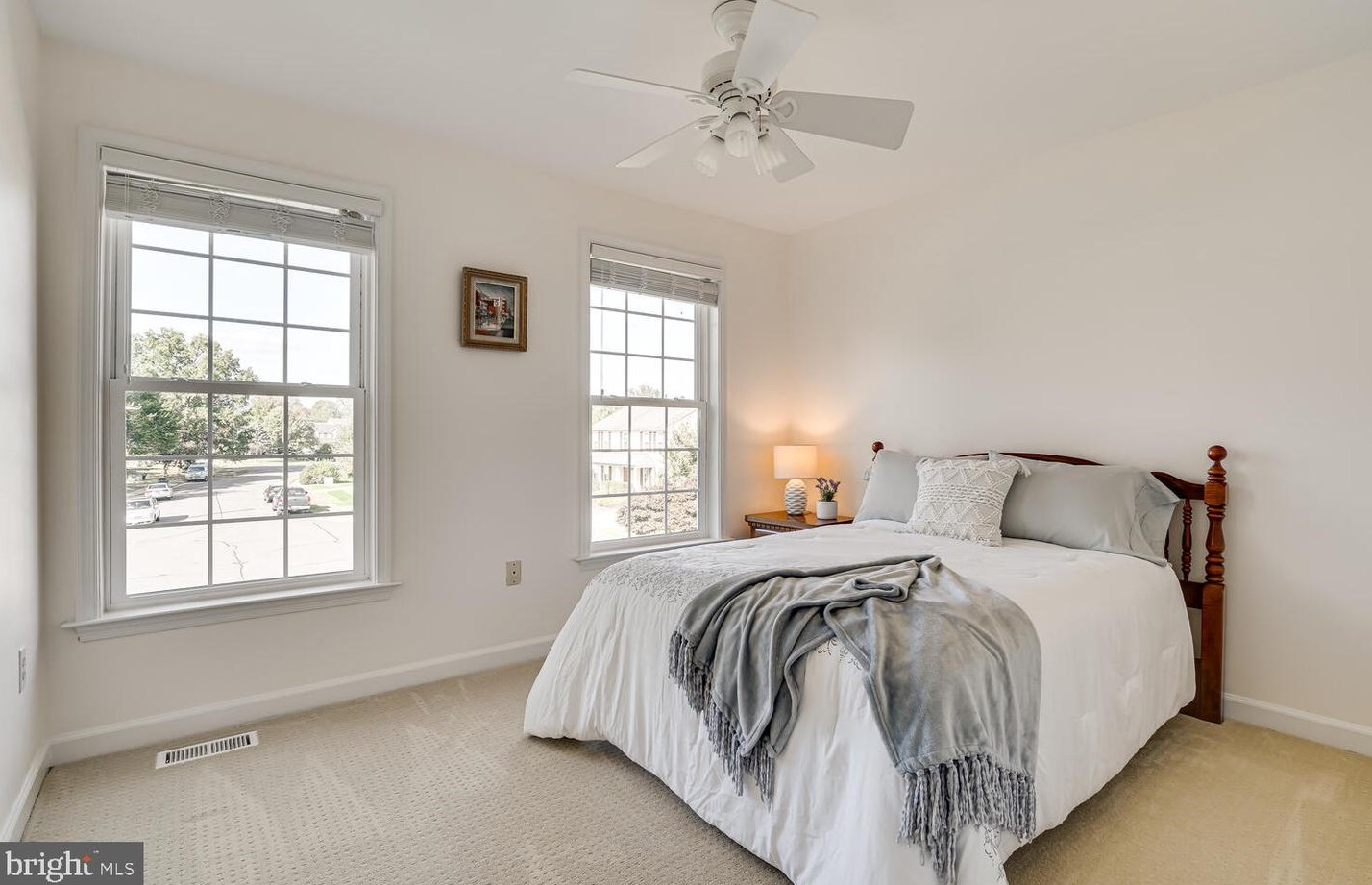 8627 Hollowbrook Way, Manassas VA  20110-7010 exterior