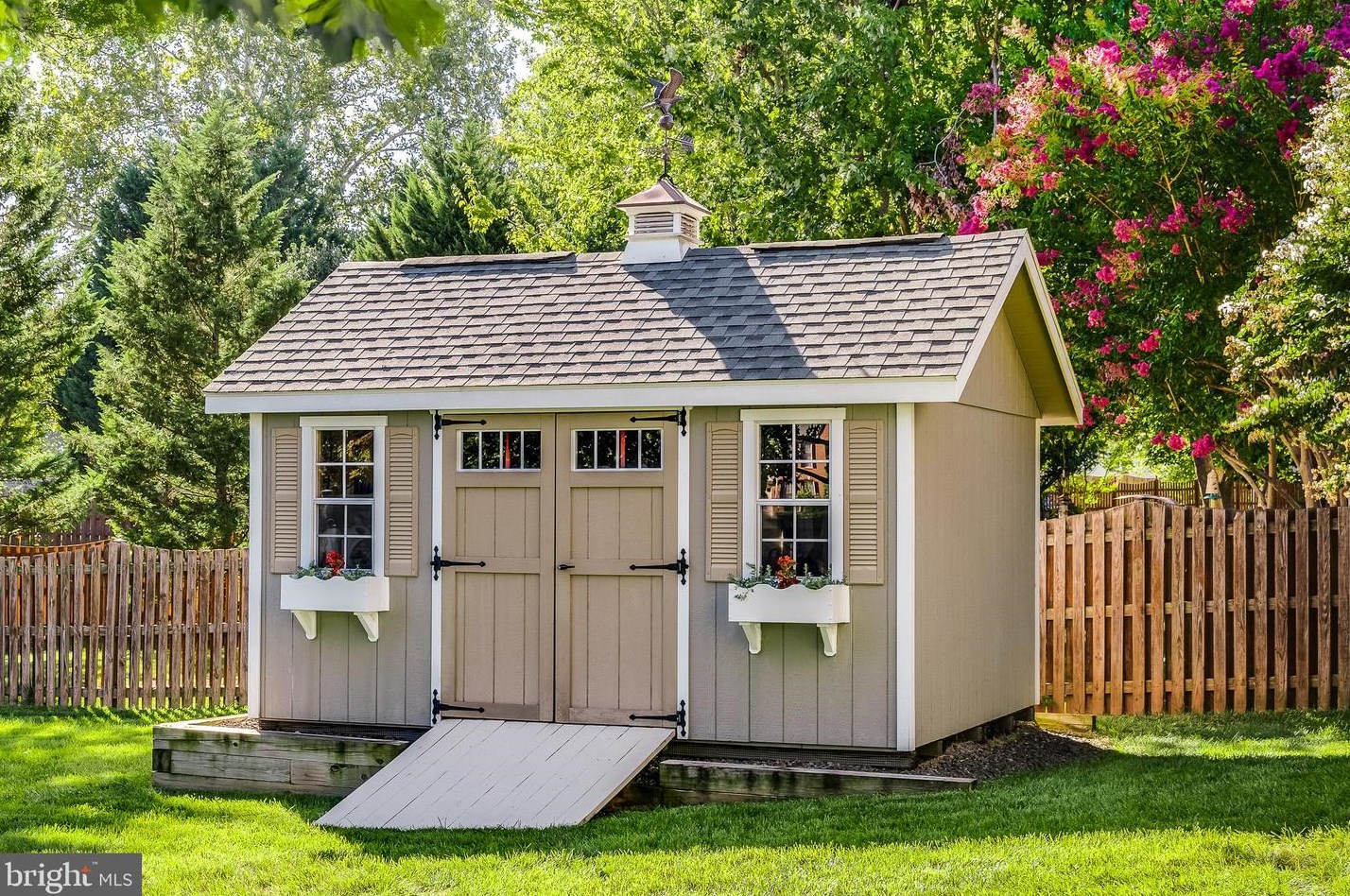 8627 Hollowbrook Way, Manassas VA  20110-7010 exterior