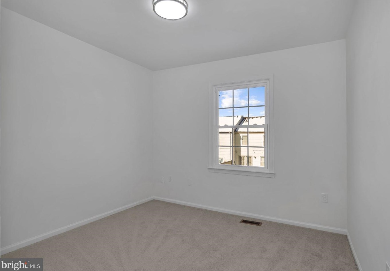 9007 Miles Pl, Manassas VA 20110-4210 exterior