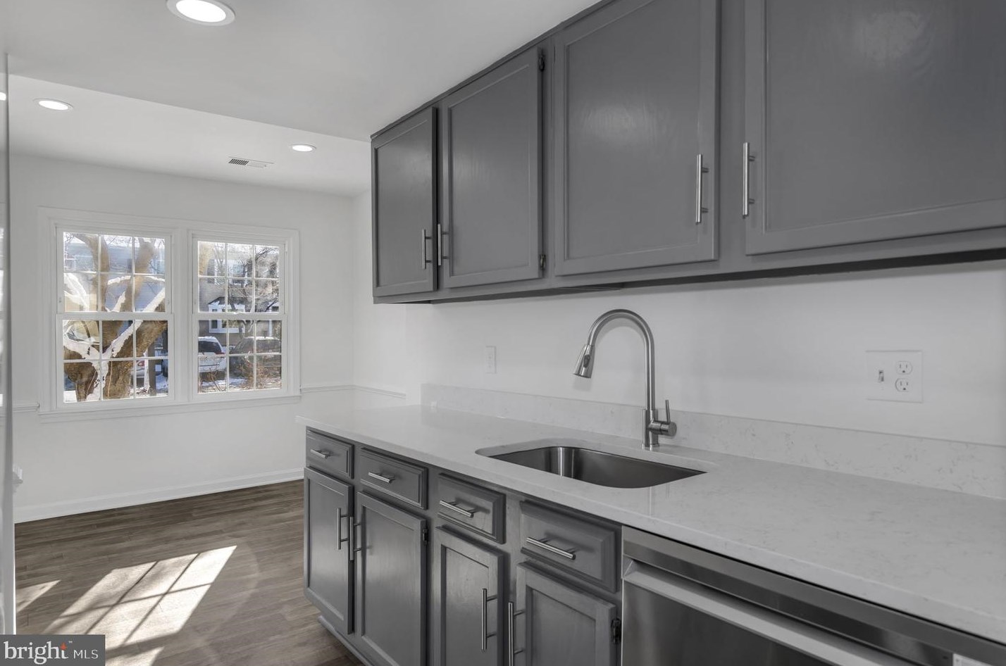 9007 Miles Pl, Manassas VA 20110-4210 exterior