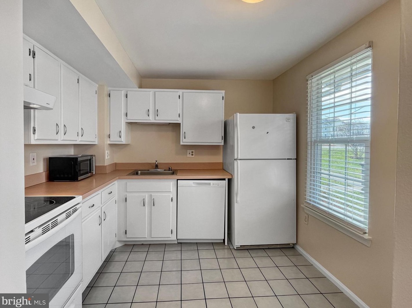 8335 Felsted Ln, Manassas VA  20110-4556 exterior