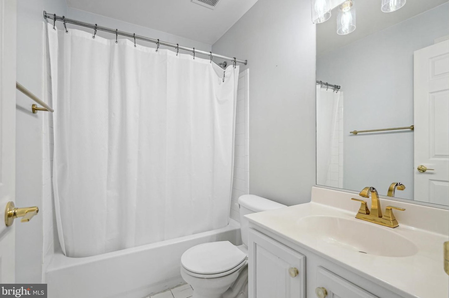 8214 Warfield St, Manassas VA  20110-3006 exterior