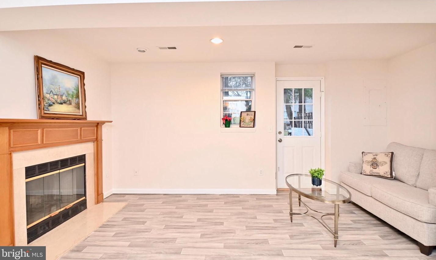 9478 Teaberry Ct, Manassas VA  20110-5673 exterior