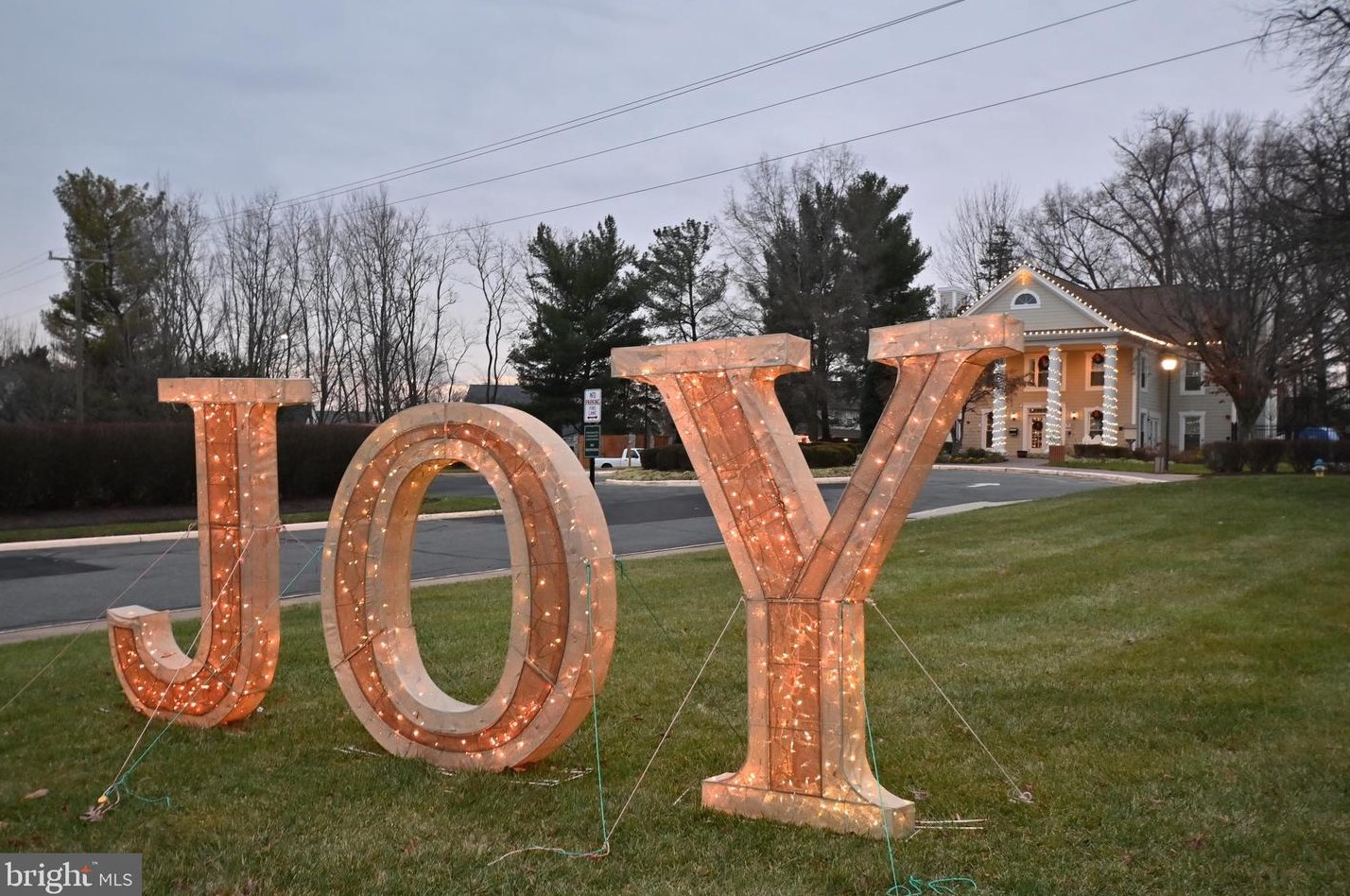 9478 Teaberry Ct, Manassas VA  20110-5673 exterior