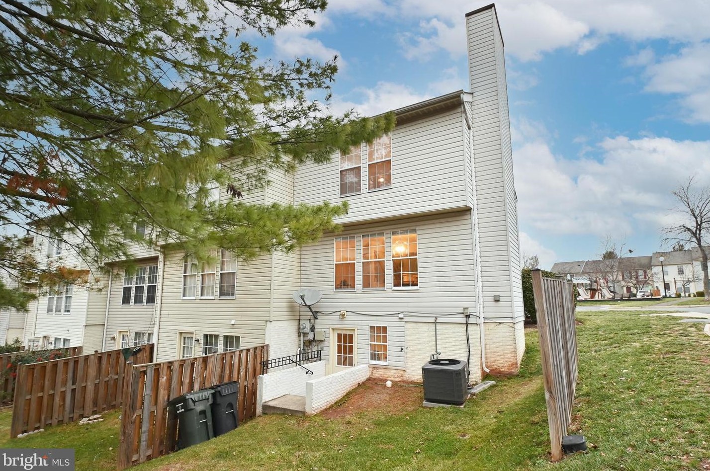 9478 Teaberry Ct, Manassas VA  20110-5673 exterior