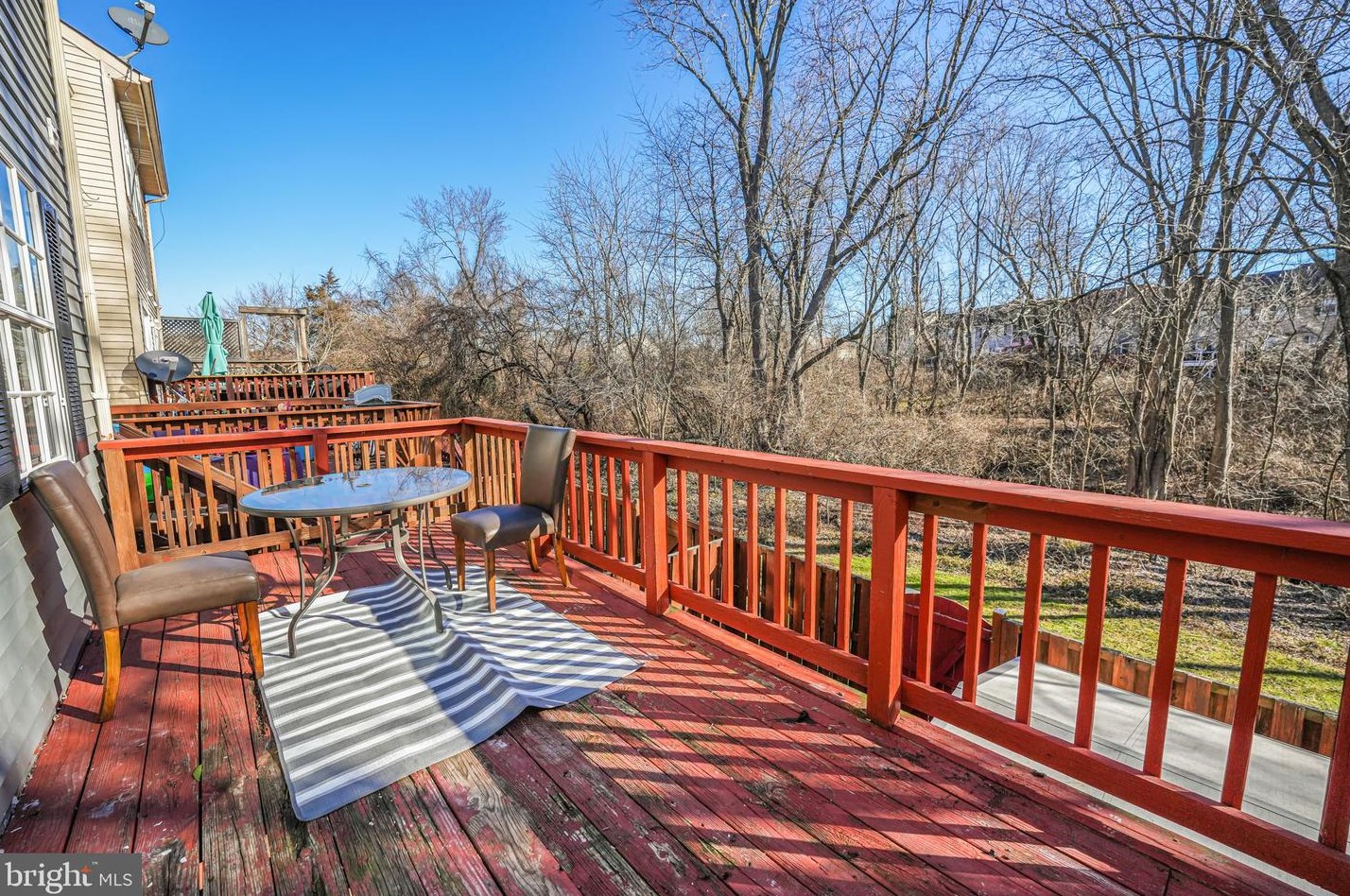 8675 Point Of Woods Dr, Manassas VA  20110-6333 exterior