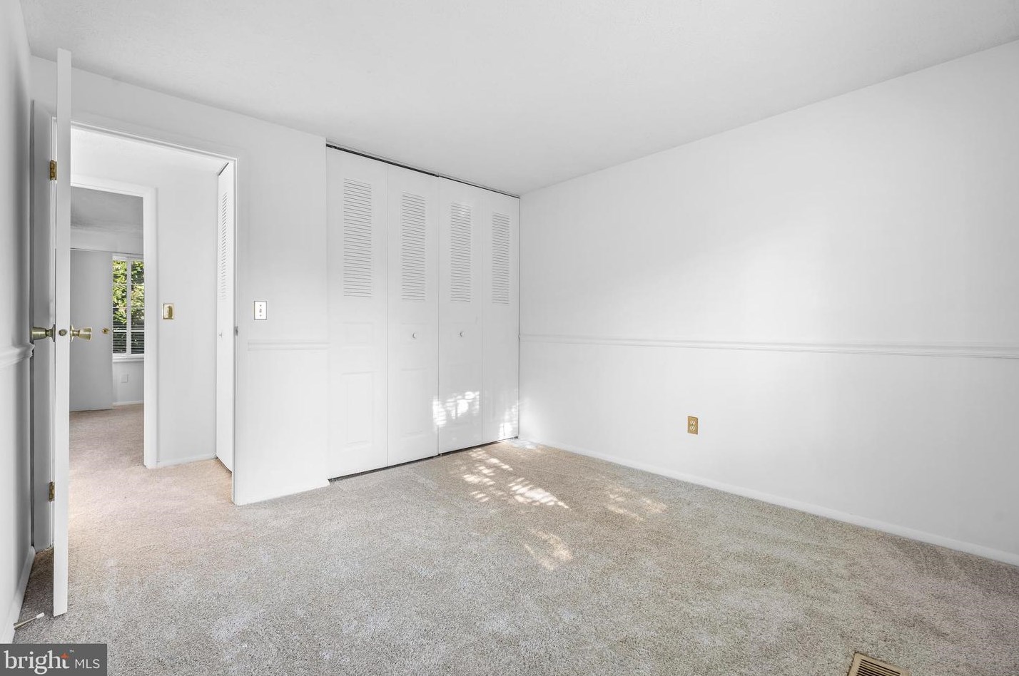 10242 Farmington Ct, Manassas VA  20110-6145 exterior
