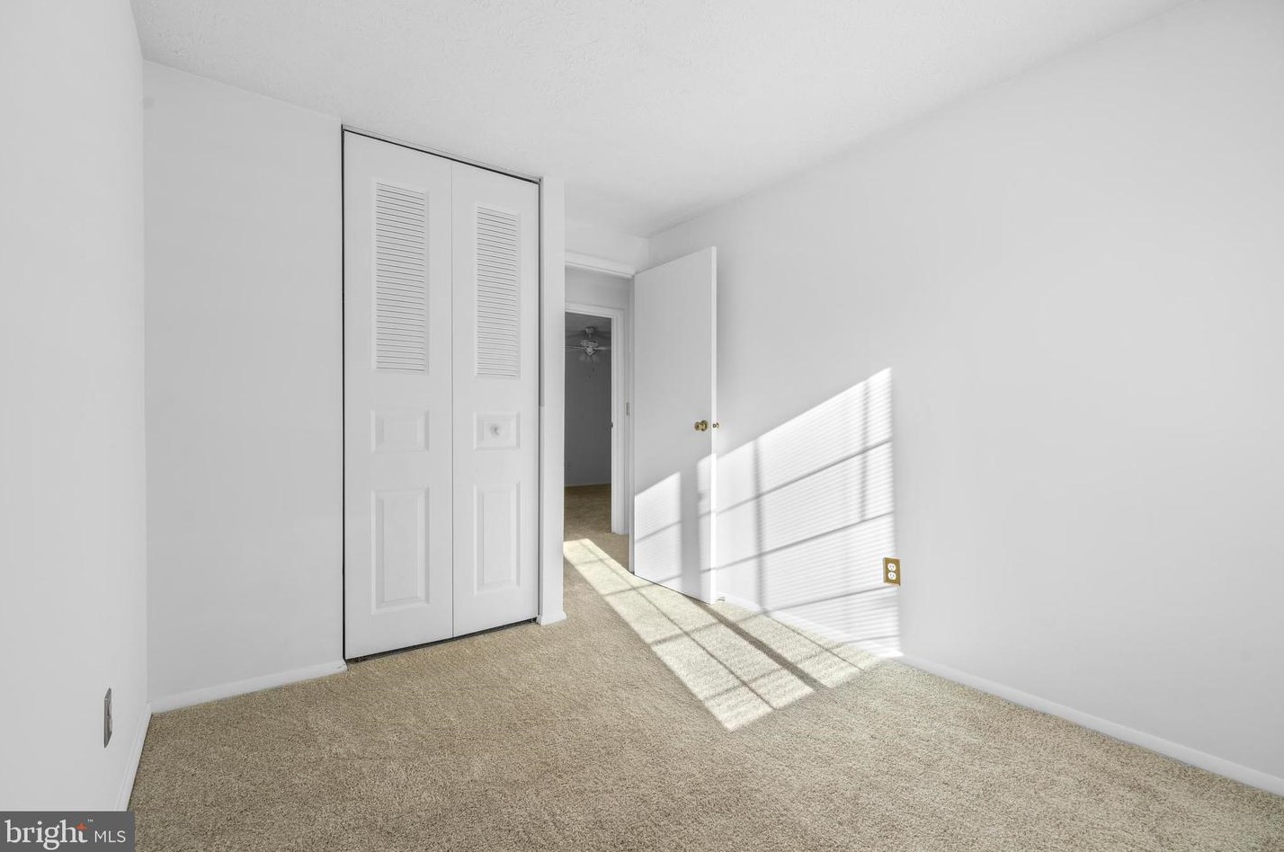 10242 Farmington Ct, Manassas VA  20110-6145 exterior