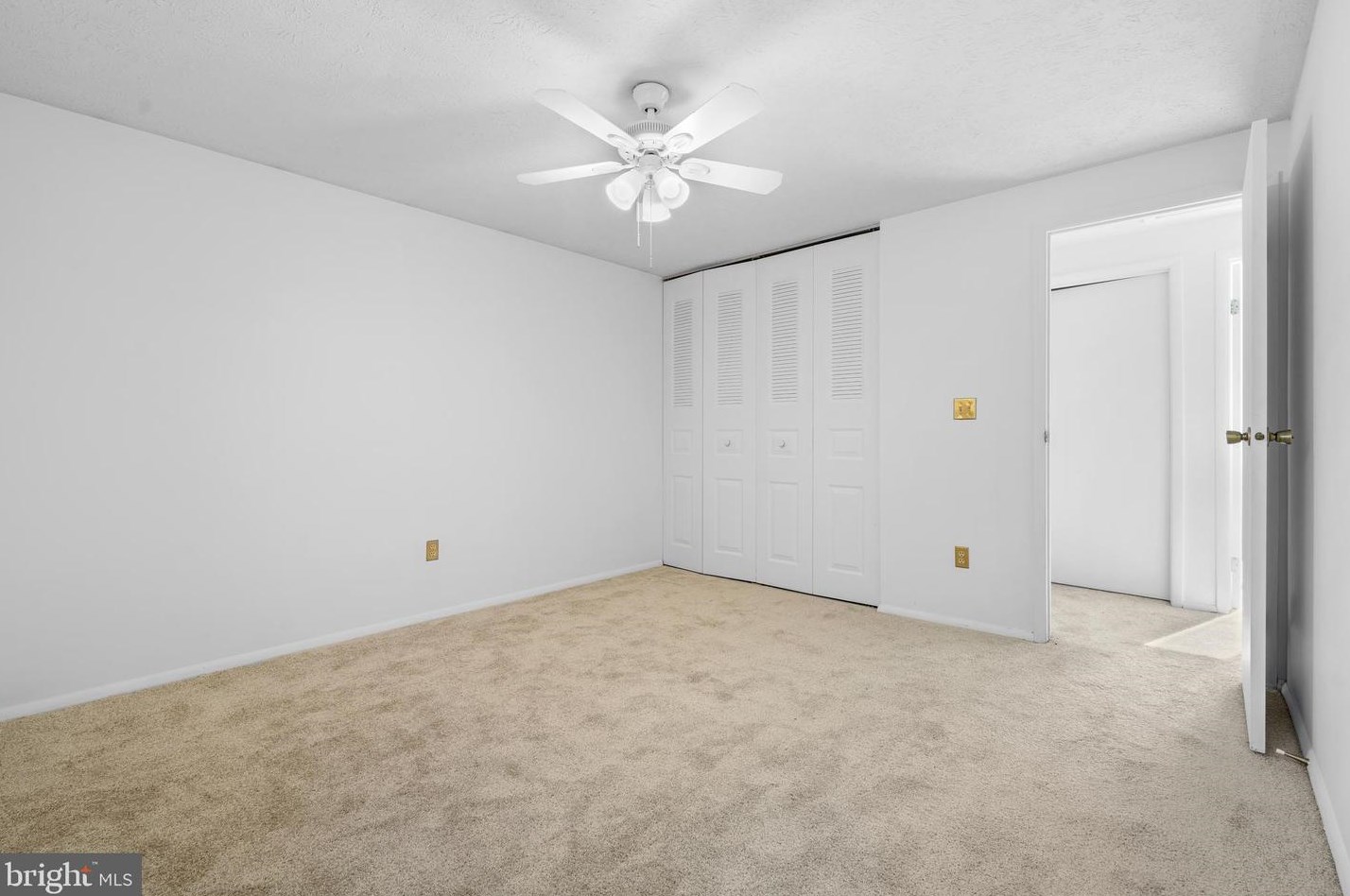 10242 Farmington Ct, Manassas VA  20110-6145 exterior