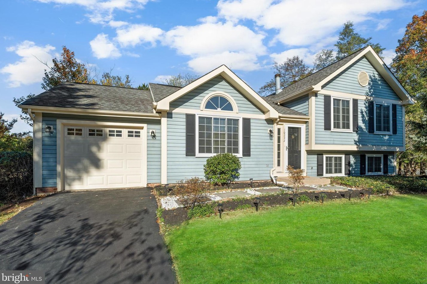 10242 Farmington Ct, Manassas VA  20110-6145 exterior