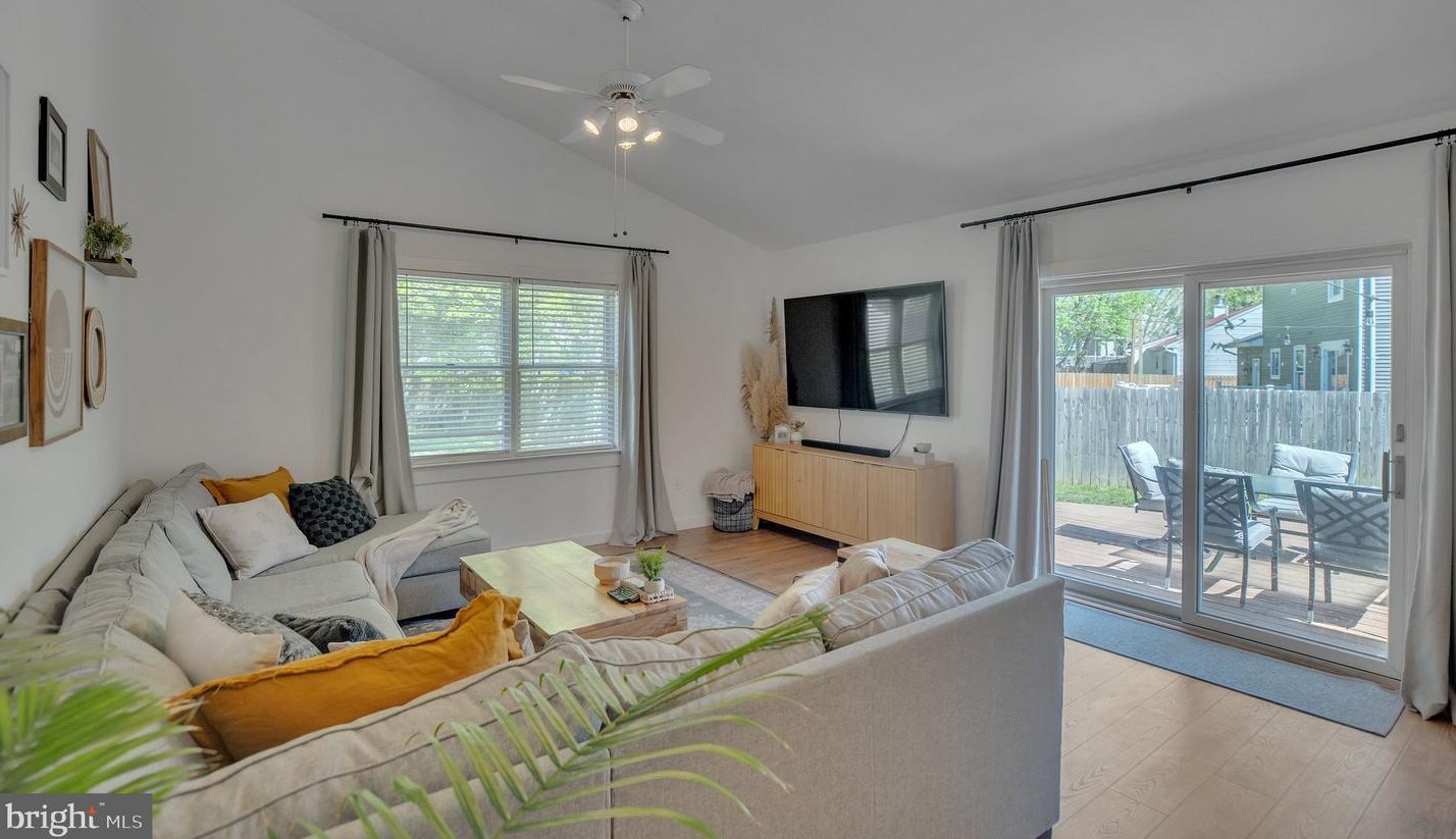 10307 Poe Dr, Manassas VA  20110-6147 exterior