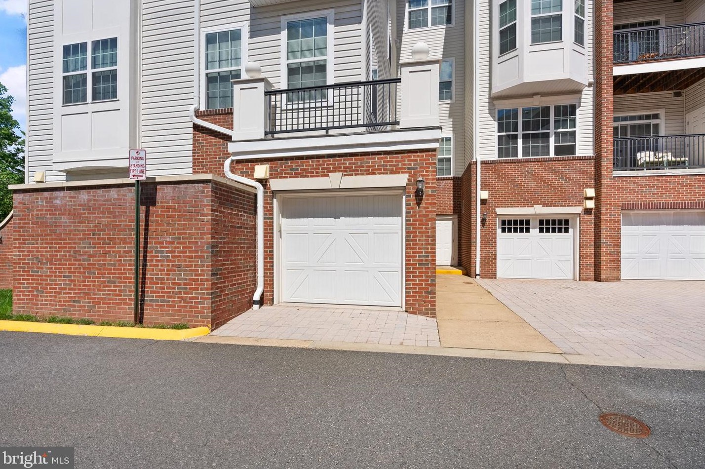 9200 Charleston Dr, Manassas VA  20110-2813 exterior