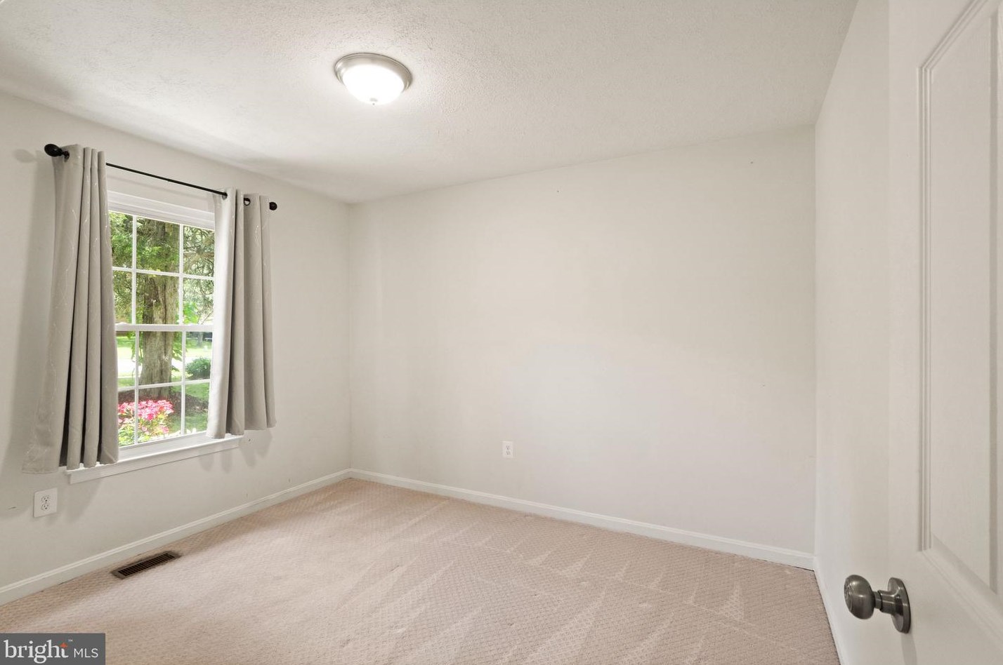 9197 Winterset Dr, Manassas VA 20110 exterior