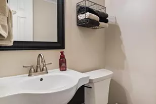 8596 Sherman Ct, Manassas, VA 20110 - Photo 11