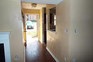 8720 Sugarwood Ln, Manassas, VA 20110 - Photo 5