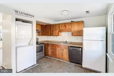 8329 Georgian Court, Manassas, VA 20110 - Photo 11