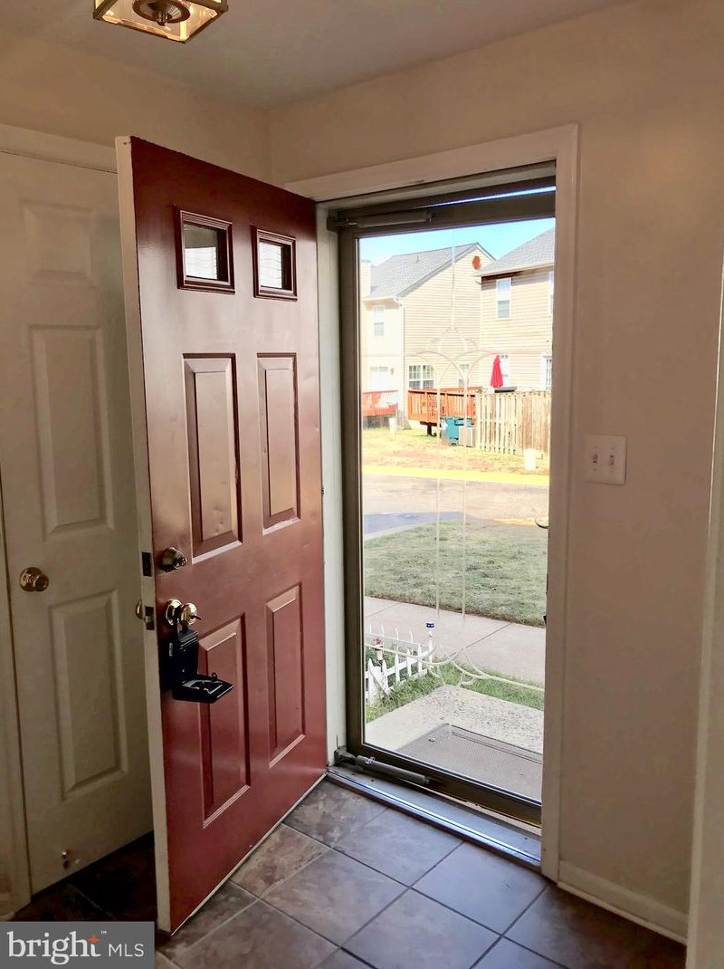 351 Moseby Ct, Manassas VA  20111-2095 exterior