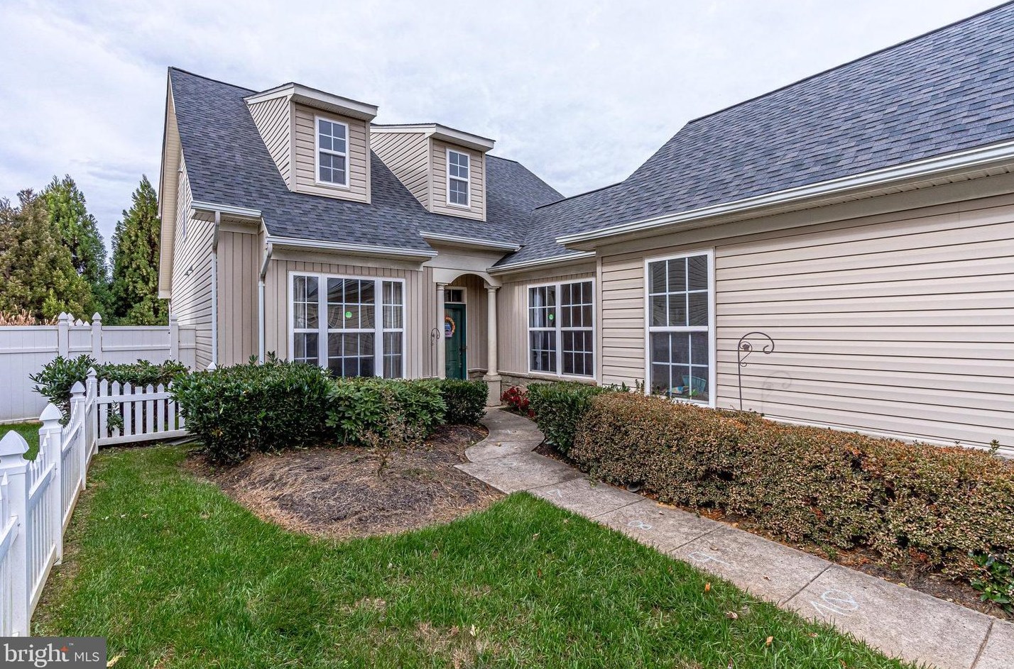 9406 Rosebud Ct, Manassas VA  20111-3053 exterior