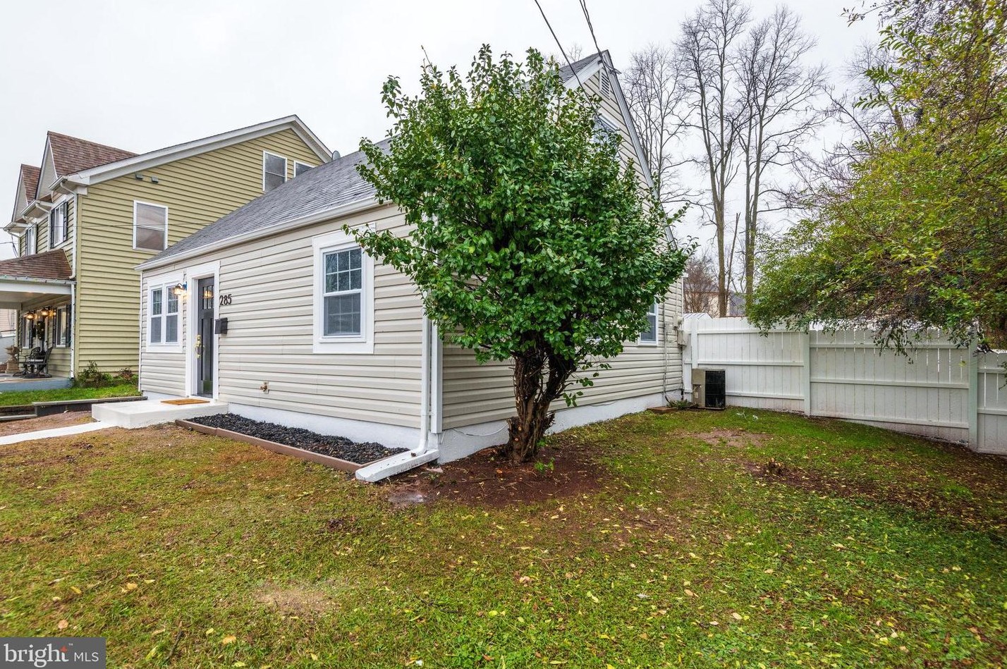 285 Manassas Dr, Manassas VA  20111-2028 exterior