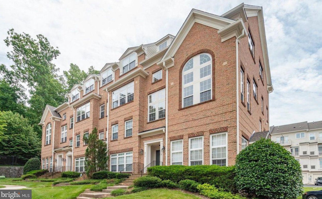 9515 Walker Way, Manassas VA  20111-3085 exterior