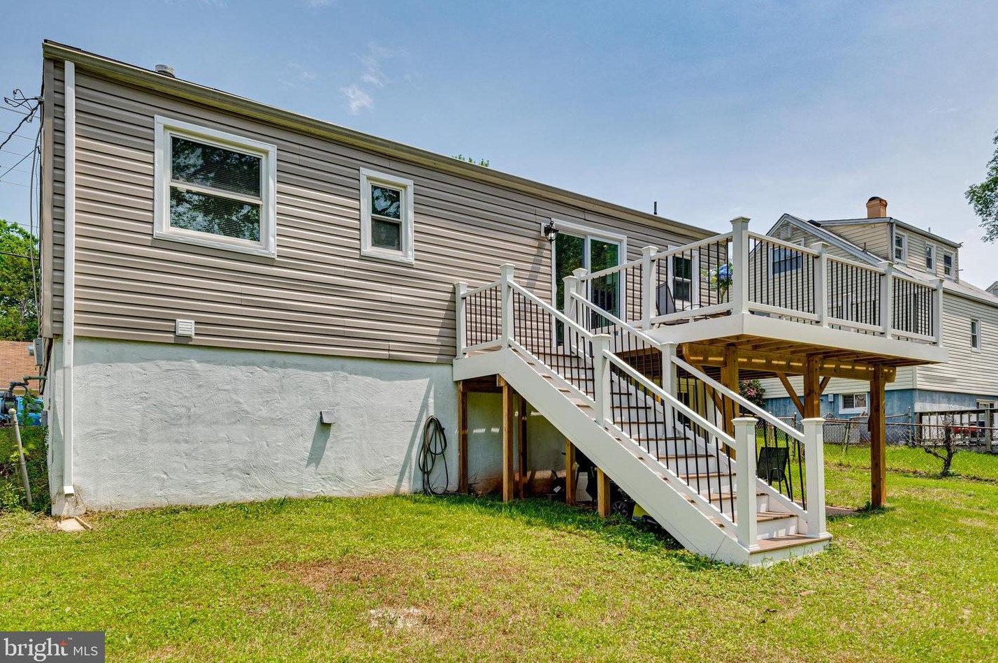 125 Lambert Dr, Manassas VA  20111-1829 exterior