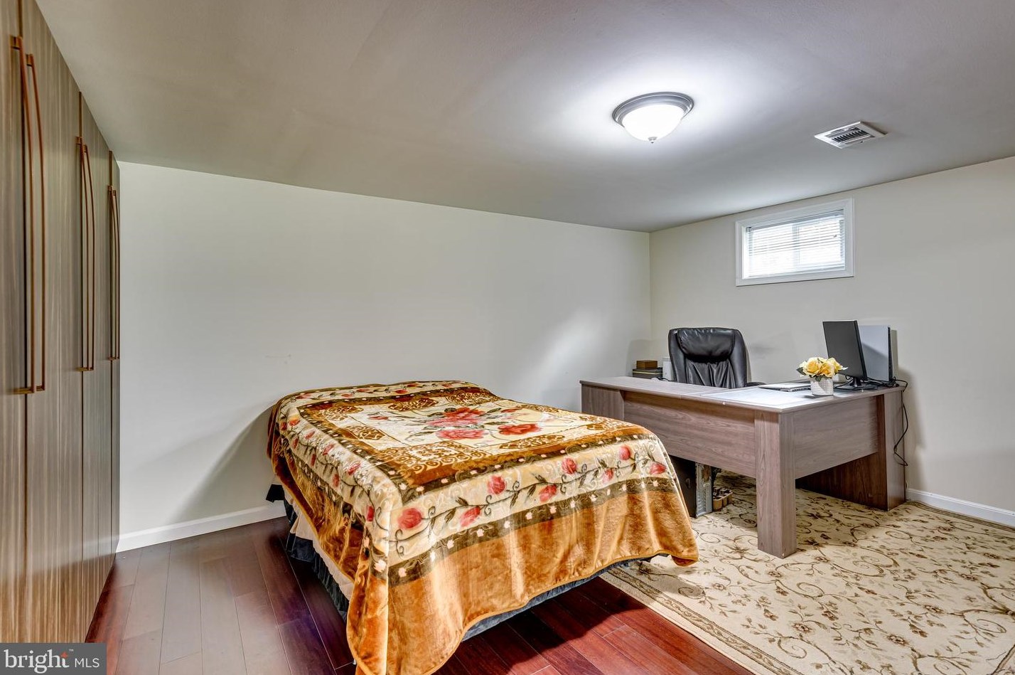 125 Lambert Dr, Manassas VA  20111-1829 exterior